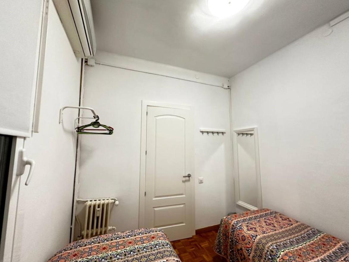 Rooms Nuevo Roger Barcelona Bagian luar foto
