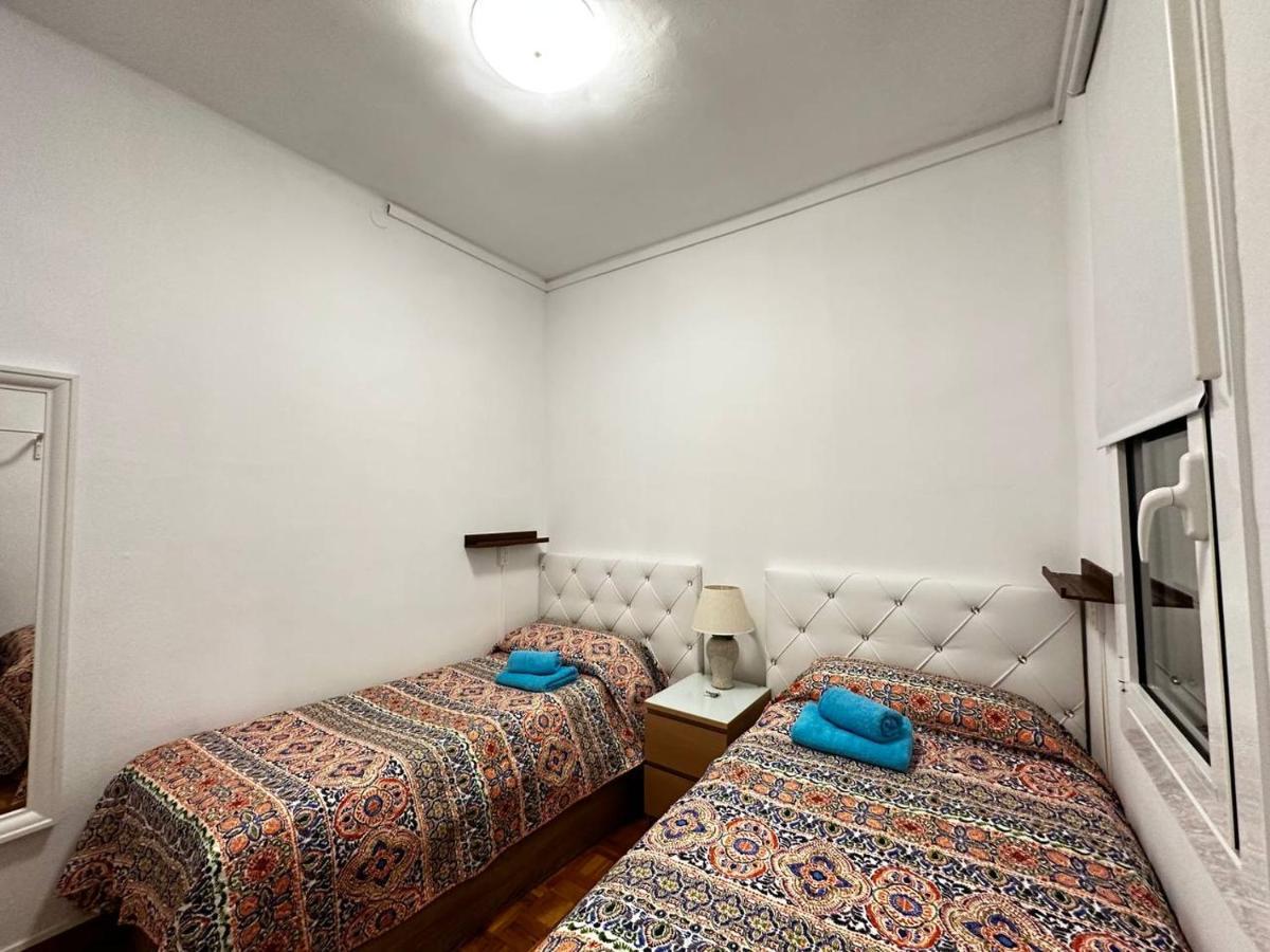 Rooms Nuevo Roger Barcelona Bagian luar foto