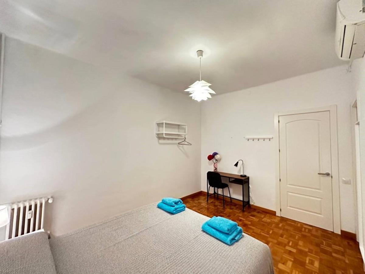 Rooms Nuevo Roger Barcelona Bagian luar foto